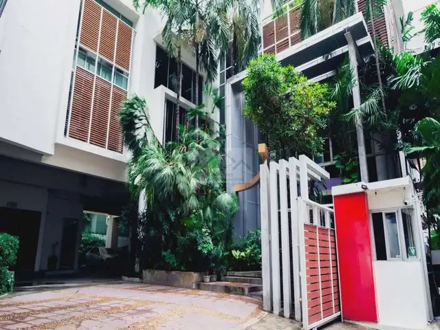 T26-1017 ขาย สำนักงาน อาคารสำนักงาน 4 ชั้น เนื้อที่ 202 ตรว. ใจกลางเมือง สุขุมวิท 20 กรุงเทพ คลองเตย 350000000 บาท