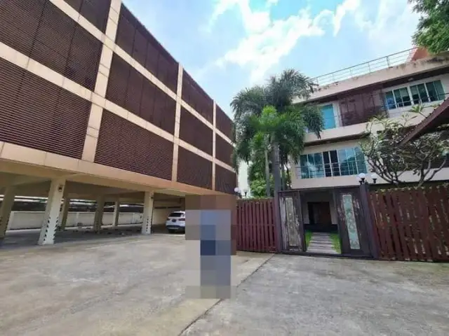 ขาย ด่วนออฟฟิศพร้อมบ้านเดี่ยว สุขุมวิท 101 บ้านเดี่ยวมีสระว่ายน้ำส่วนตัว โทร 095-164-2956 GG